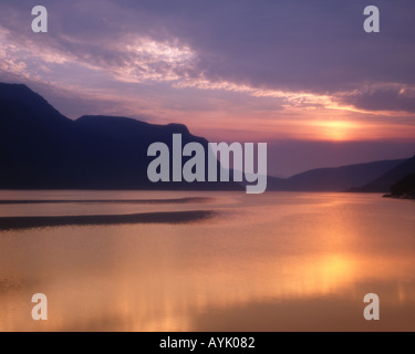 Non - MORE og Romsdal : Coucher de soleil sur Langfjord Banque D'Images