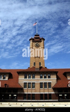 Côté Sud de l'Illinois SPRINGFIELD' la gare Union Building, surmonté d'un drapeau américain. Banque D'Images