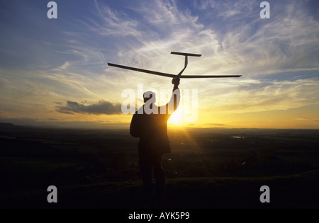 Flying Man modèle radio-commandé glider, Burton Dassett Hills, Warwickshire, England, UK Banque D'Images