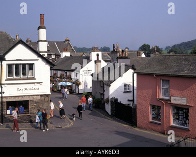 Village de Hawkshead Lake District populaires balades touristiques région a des associations avec Beatrix Potter et William Wordsworth Banque D'Images