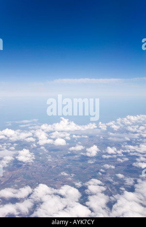 Grand angle de l'antenne verticale survolant la campagne du Kent Banque D'Images