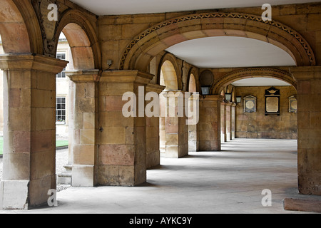 L'un des cloîtres d'Emmanuel College.Cambridge. Banque D'Images