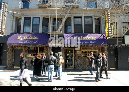 Sylvia s Restaurant sur Lenox Avenue à Harlem à New York Banque D'Images