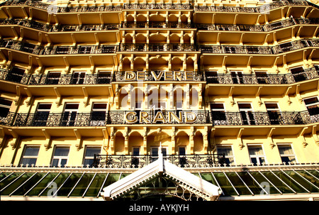 Façade de l'hôtel De Vere Grand sur le front de mer de Brighton en Angleterre Banque D'Images