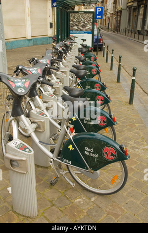 Des vélos de location dans le centre de Bruxelles Belgique Europe Banque D'Images