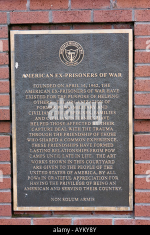 Mémorial de bronze plaque honorant l'Américain Ex-Prisoners de guerre de la Seconde Guerre mondiale II Banque D'Images