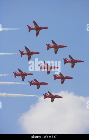 Des flèches rouges en bref formation diamant neuf Banque D'Images