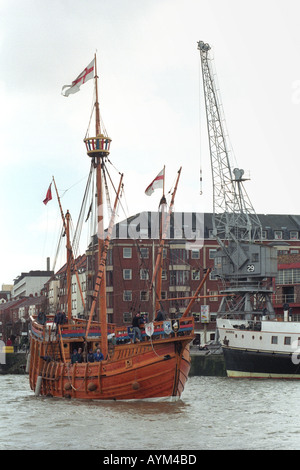 Réplique du 15e siècle, le navire à voile à Matthew à Bristol docks bateau original a été navigué jusqu'à Terre-Neuve en 1497 par John Cabot Banque D'Images