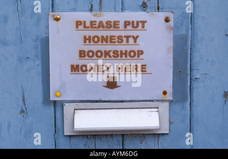 Librairie l'honnêteté Château de Hay Hay on Wye Powys Pays de Galles UK UE Banque D'Images