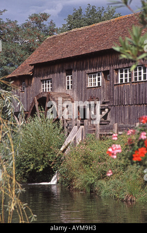 ALSACE, FRANCE. Un moulin à eau à l'Ecomusée près de Mulhouse. Banque D'Images