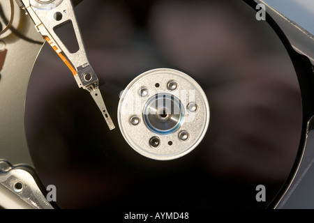 Close up d'ordinateur sans disque dur hdd et bras de données Banque D'Images