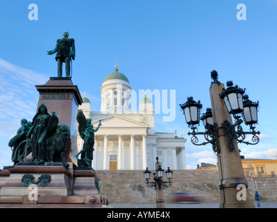 La cathédrale Luthérienne et le zar Alexander II statue, Helsinki, Finlande, Europe. Banque D'Images