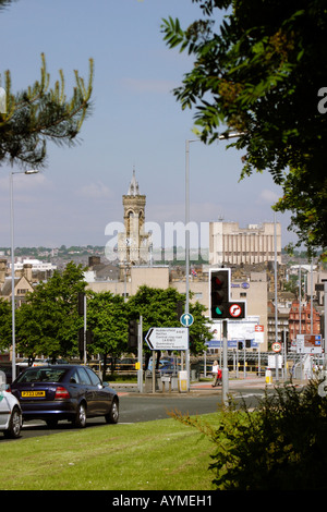 Vue depuis Wakefield Road en direction du centre-ville avec l'Hôtel de Ville d'échange Bradford Bradford West Yorkshire Angleterre visible Banque D'Images