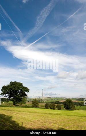 La télévision Emley Moor Lane Skelmanthorpe Busker de mât West Yorkshire Angleterre Banque D'Images