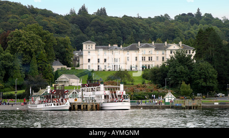 Fayrer Garden House Hotel et le lac de steamers, Bowness Bay, Bowness on Windermere, Windermere Lake, Lake District, Cumbria, Royaume-Uni Banque D'Images