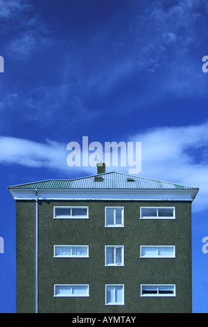 Chambre Simple contre un magnifique ciel bleu Banque D'Images