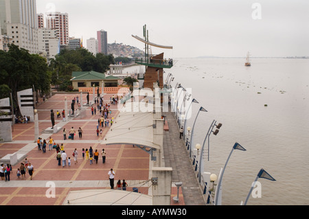 Promenade le long du Rio Guayas, Malecon Simon Bolivar 2000 Développement, Guayaquil, Equateur Banque D'Images