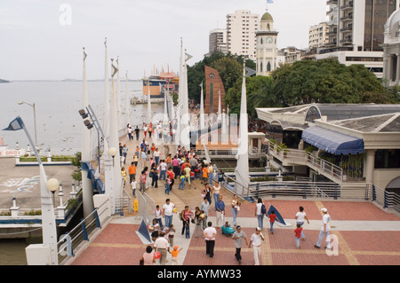 Promenade le long du Rio Guayas, Malecon Simon Bolivar 2000 Développement, Guayaquil, Equateur Banque D'Images