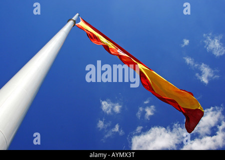 Drapeau espagnol dans le vent Banque D'Images