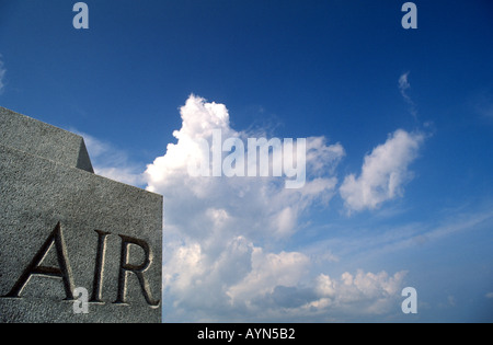 L'air le mot inscrit sur le Mémorial des frères Wright Kitty Hawk, Kill Devil Hill, Outer Banks, Caroline du Nord, Caroline du Nord, États-Unis. Banque D'Images