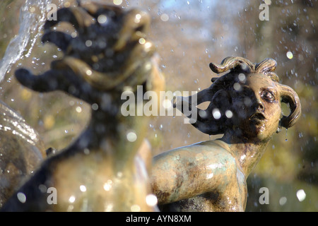 Fontaine du Triton, ronde des statues. Queen Mary's Gardens, Inner Circle, Regents Park, Londres, Angleterre Banque D'Images