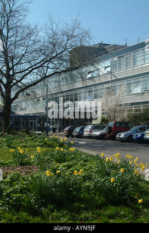 L'extérieur du campus principal de l'Oxford Brookes University, Oxford, Angleterre, Royaume-Uni au printemps. Banque D'Images