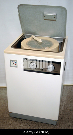 Ménage, électroménagers, petit lave-linge WM 66 et sèche-linge TS 66, produit par VEB Waschgeraetewerk Schwarzenberg, GDR, 1966, conception d'usine par Klaus Kunis, produit, électrique, appareil électrique, années 60, historique, Allemagne de l'est, DDR, XXe siècle, produit, Waschgeratewerk, Waschgerewerk, Banque D'Images