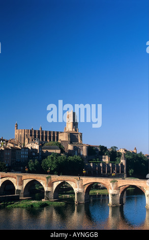 PONT VIEUX VIEUX PONT 11e siècle dans tout le TARN & SAINTE-CÉCILE Cathédrale gothique 13e siècle ALBI MIDI-PYRÉNÉES FRANCE Banque D'Images