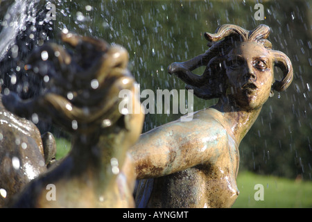 Fontaine du Triton, ronde des statues. Queen Mary's Gardens, Inner Circle, Regents Park, Londres, Angleterre Banque D'Images