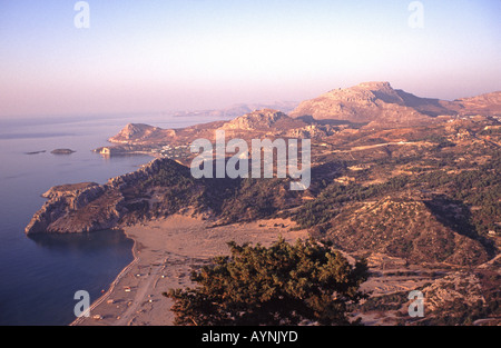 La Grèce a l'aube de la municipalité de Tsambika monastère sur l'île de Rhodes Banque D'Images