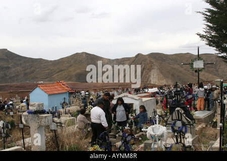 Vue du cimetière spécialement décorée pour la fête de Todos Santos, Tous les Saints à Llallagua, Potosi, Bolivie Banque D'Images