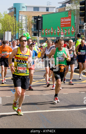 Flora London Marathon 2007 passant par Shadwell, Londres, Angleterre, Royaume-Uni Banque D'Images