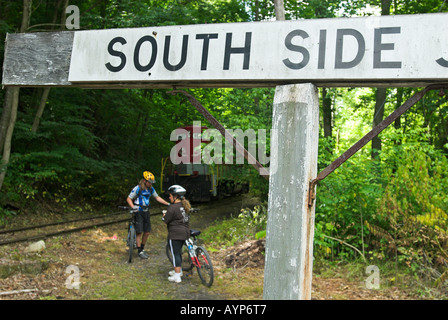 Les cyclistes à Thurmond Ghost Town, comté de Fayette, West Virginia, USA Banque D'Images