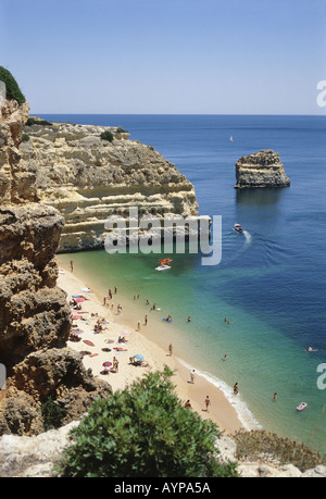 Le Portugal l'Algarve, Praia da Marinha près de Armaçao de Pera beach à partir de cliffs Banque D'Images