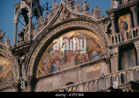 Italie Vénétie Venise Basilique sur la mosaïque de l'église St Mark à la Piazza San Marco la place Saint Marc Banque D'Images