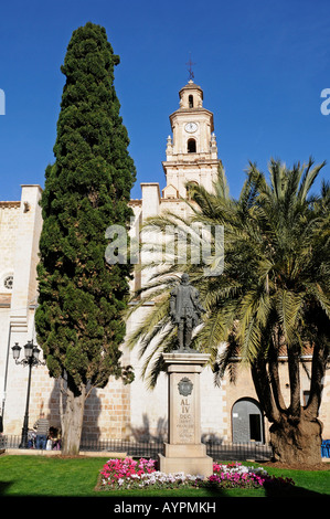 Francesc (Francisco de Borja) Memorial (St. François Borgia) en face de l'église, Gandia, Costa Blanca, Valencia Province, Espagne Banque D'Images