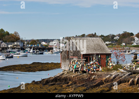 Les bouées de pêche du homard à l'extérieur de la Cabane à marée basse sur le maquereau Cove Bailey Island Maine Banque D'Images