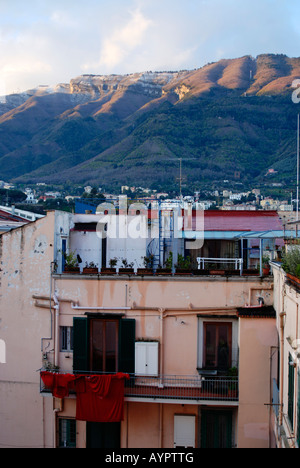 Avis de Castellammare di Stabia en direction de Mt. Le Vésuve, Campanie, Italie Banque D'Images