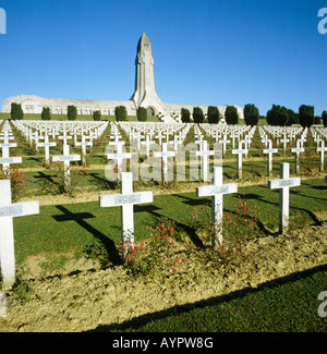 Cimetière des Soldats et War Memorial, Verdun, Meuse, France Banque D'Images