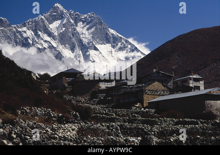 AJI74557 Nuptse Everest Lhotse himalayan mountain peaks vu de Paugboche 3860 mètres zone du Mont Everest au Népal Banque D'Images