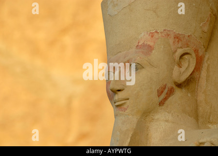 Face statue, temple funéraire de la reine Hatshepsout, Deir El-Bahari, Luxor, Egypte Banque D'Images