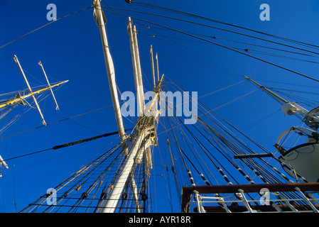 Mâts de navire, voilier au port de Bergen, Bergen, Norvège, Scandinavie Banque D'Images