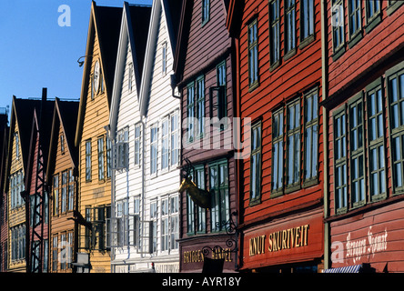 Vieilles maisons en bois dans le centre historique de Bruges, Bergen, Norvège, Scandinavie Banque D'Images
