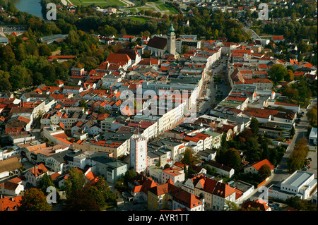 Vue aérienne du centre historique de Muehldorf am Inn, Upper Bavaria, Bavaria, Germany, Europe Banque D'Images
