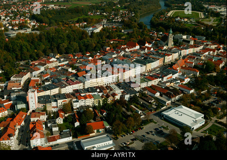 Vue aérienne du centre historique de Muehldorf am Inn, Upper Bavaria, Bavaria, Germany, Europe Banque D'Images