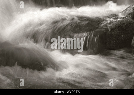 Détail d'une petite cascade Banque D'Images