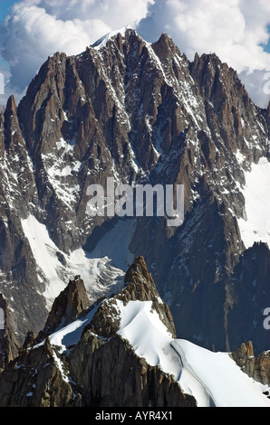 Le sommet de l'Aiguille de plan avec l'Aiguille Verte derrière dans les alpes Chamonix France Banque D'Images