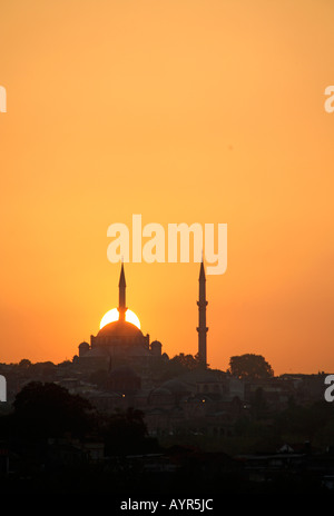 Mosquée de Fatih vu au coucher du soleil. Istanbul, Turquie Banque D'Images