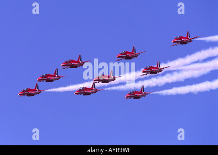 Des flèches rouges RAF display team au salon Farnborough International Airshow Banque D'Images