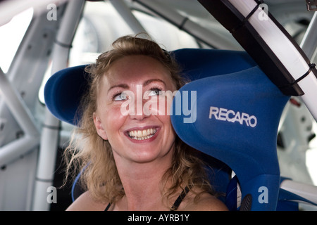 L'actrice Vivien Walter dans une Ford Fiesta ST, club car, 24 heures de course sur le Nürburgring Nuerburg en piste, Adenau, Rhénanie- Banque D'Images